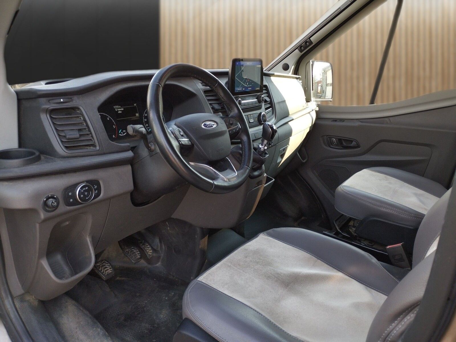 Fahrzeugabbildung Karmann Dexter 560 4x4 Allrad, 170 PS