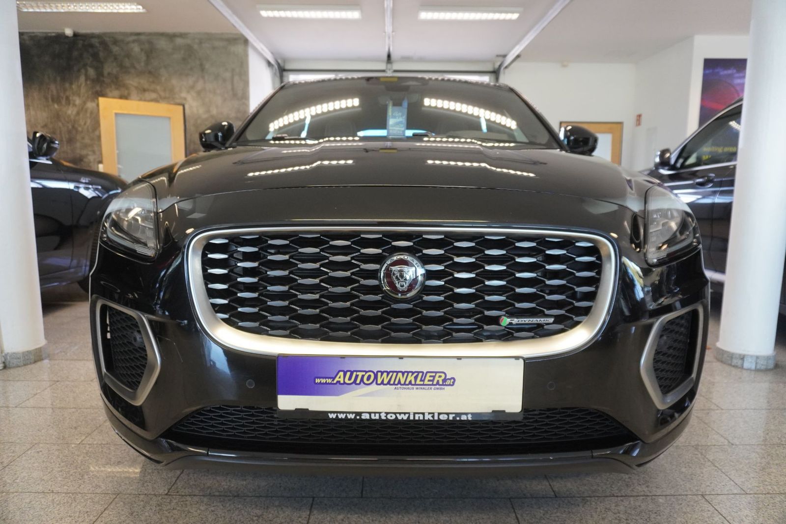 Jaguar E-Pace P300e Hybrid R-Dynamic S AWD PHEV Aut. imagem 2