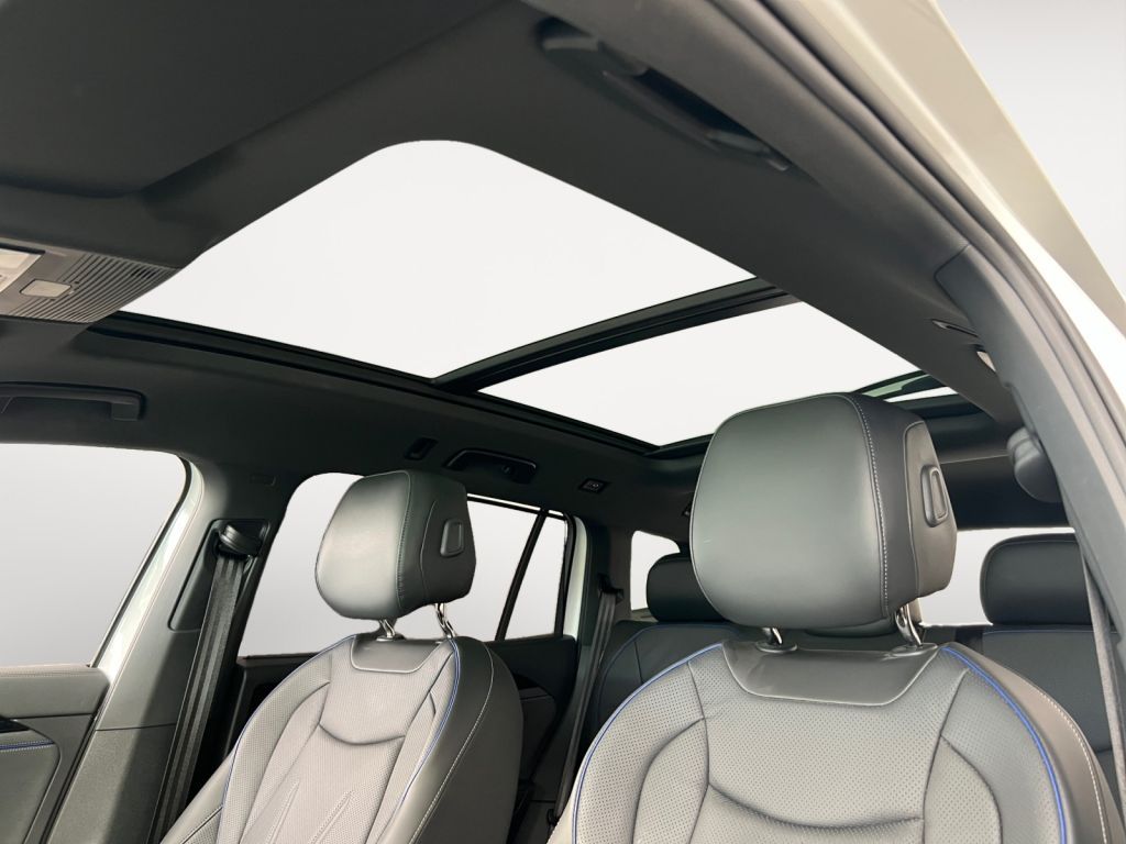 Fahrzeugabbildung Volkswagen Tayron 1.5 eHybrid DSG R-Line AHZV Black Style