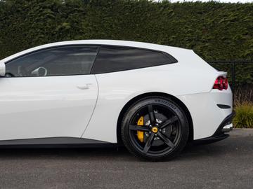 2021 Ferrari GTC4LUSSO — миниатюра 24