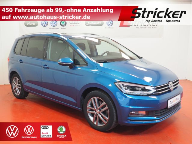 Ein Volkswagen Touran der zum Leasing angeboten wird.