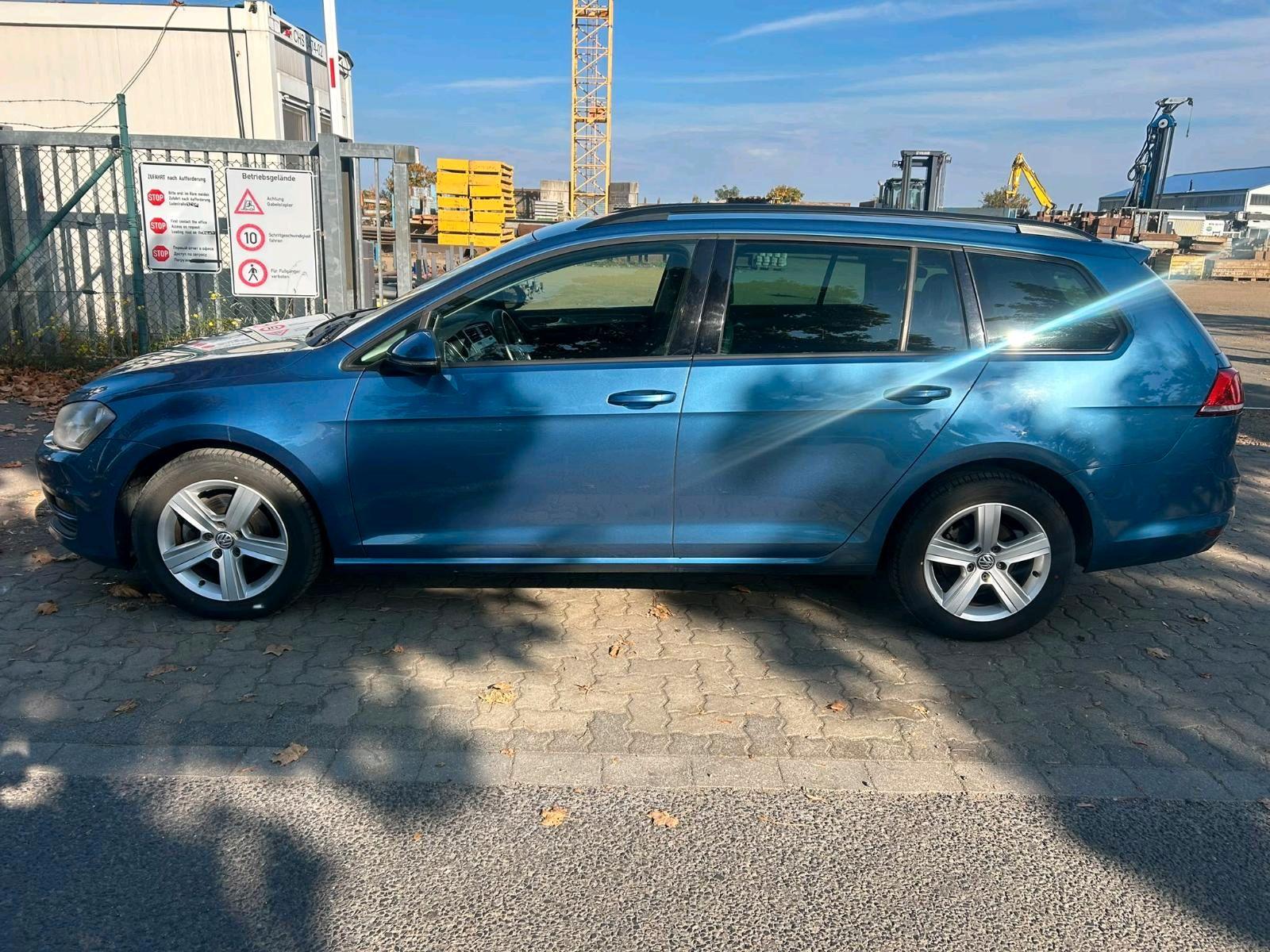 Volkswagen Golf 2013 — interior