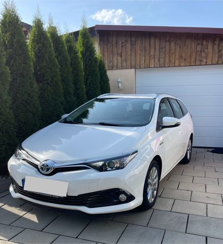 Toyota Auris 1.8 TS Hybrid Facelift