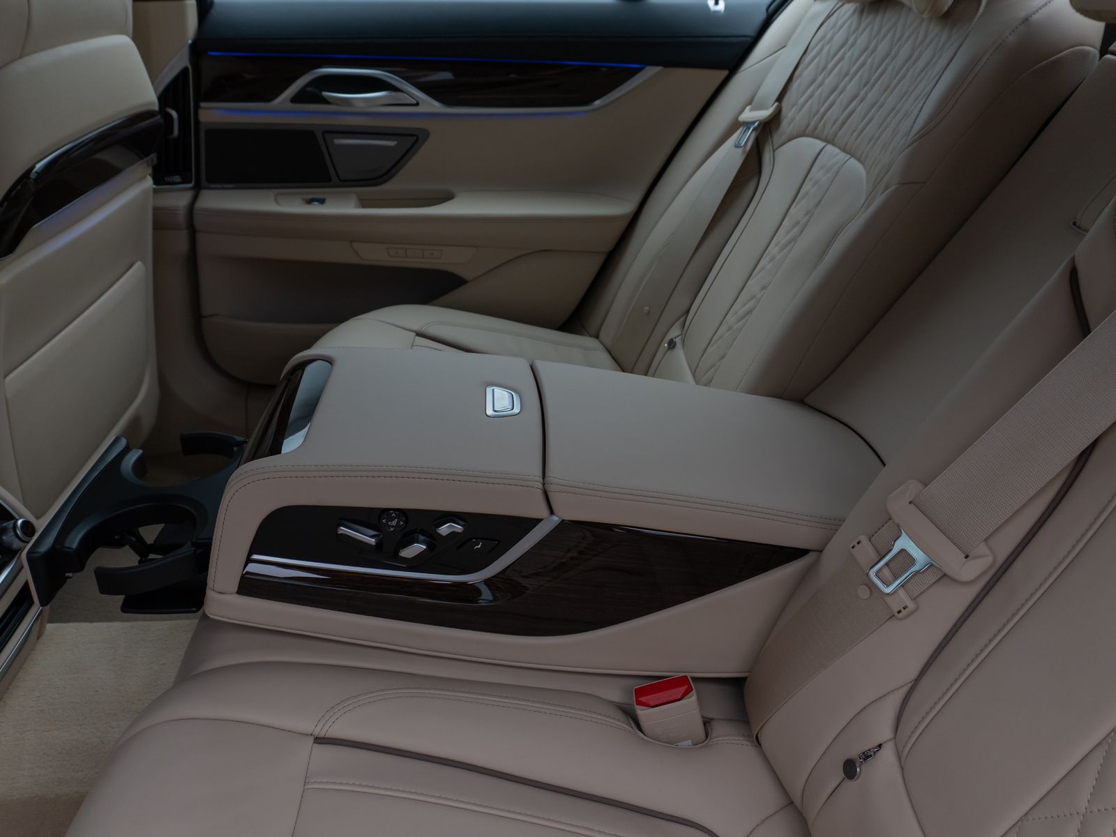 Fahrzeugabbildung BMW 730d xD 360°Laser Massage DAB DisplKey SoftClose