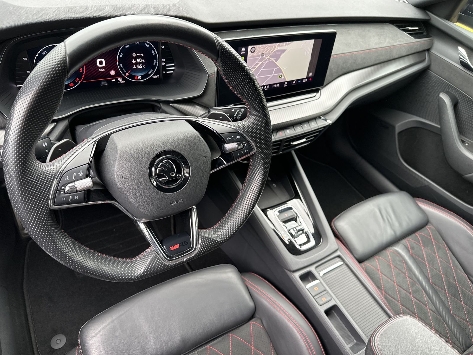 Fahrzeugabbildung SKODA Octavia Combi RS Plus NAV+LED+ACC+AHK+SHZ+CANTON