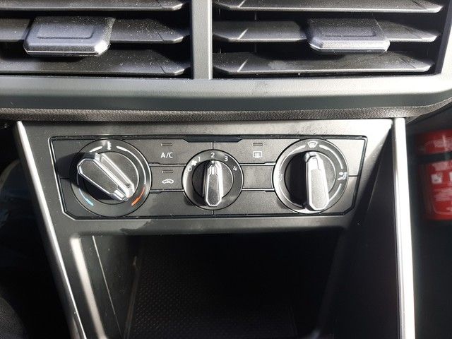 Fahrzeugabbildung Volkswagen Polo VI Life 1.0TSI LED Klima PDC vorn und hint