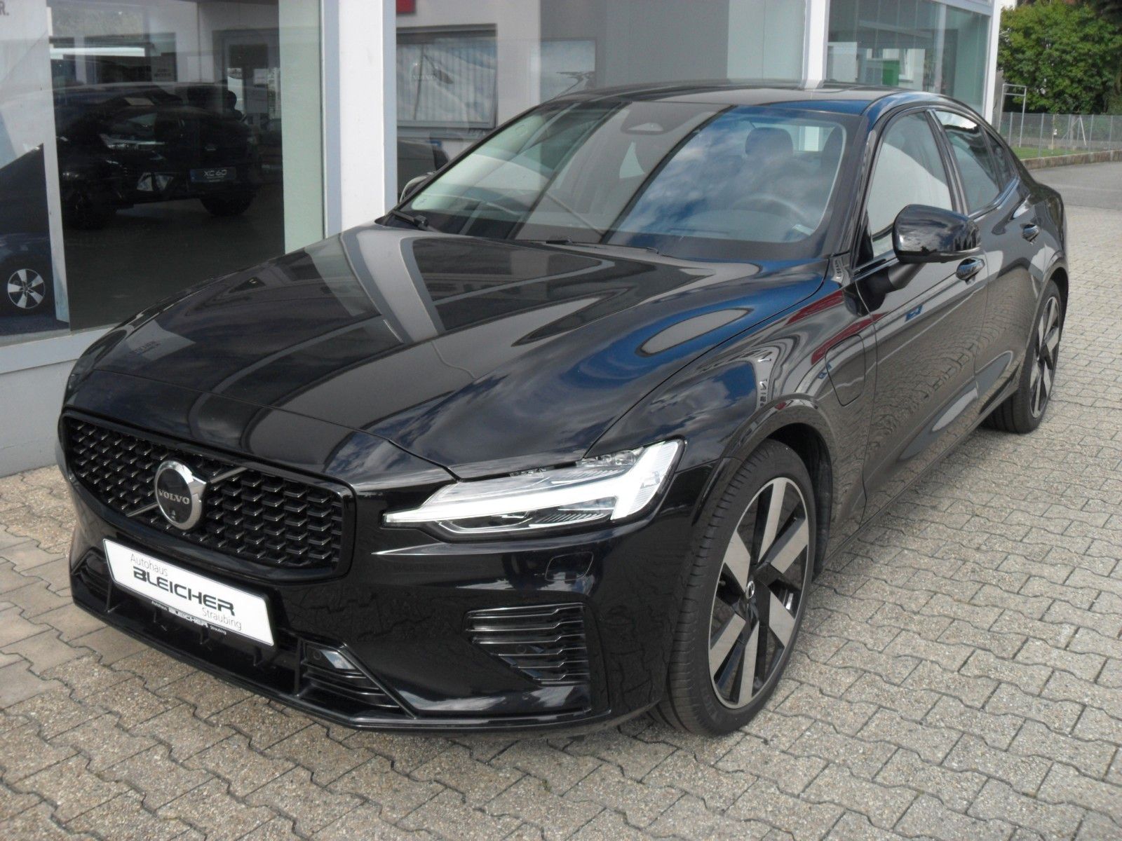 Fahrzeugabbildung Volvo S60T8 Lim. Ultimate Dark | 360° | HeadUp | Pano.
