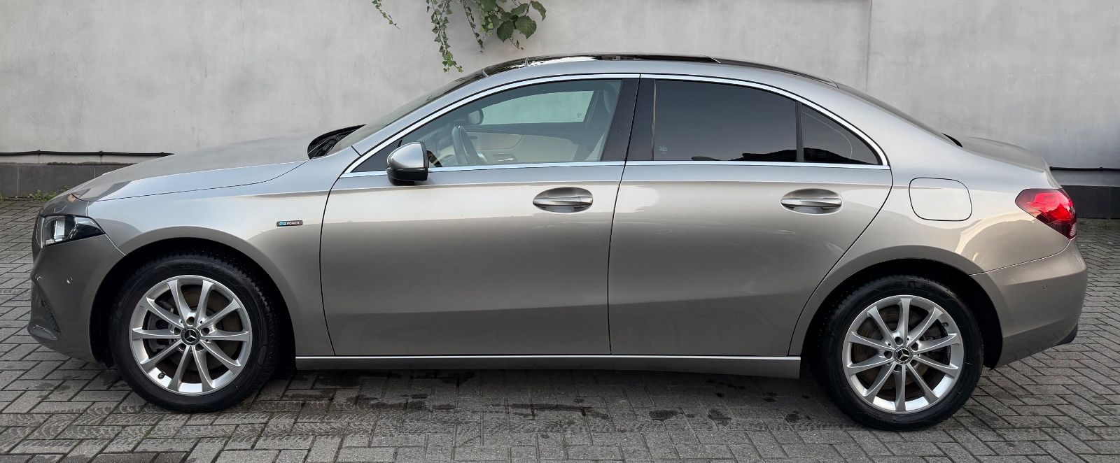 Mercedes-Benz A 250 e Limousine  Leder Pano Kamera ACC imagem 2
