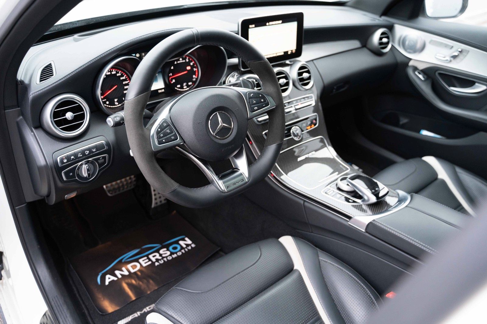 Fahrzeugabbildung Mercedes-Benz C 63S T AMG LED HUD CARBON NIGHT PANO 360°