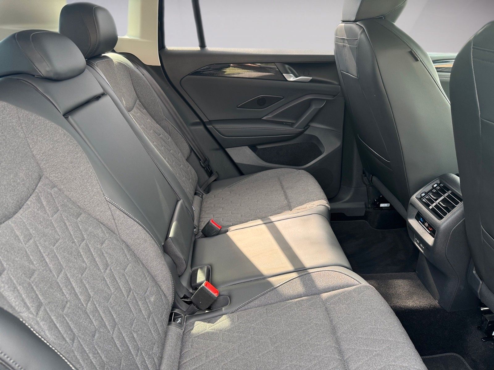 Fahrzeugabbildung Volkswagen Tiguan 1.5 eTSI Life