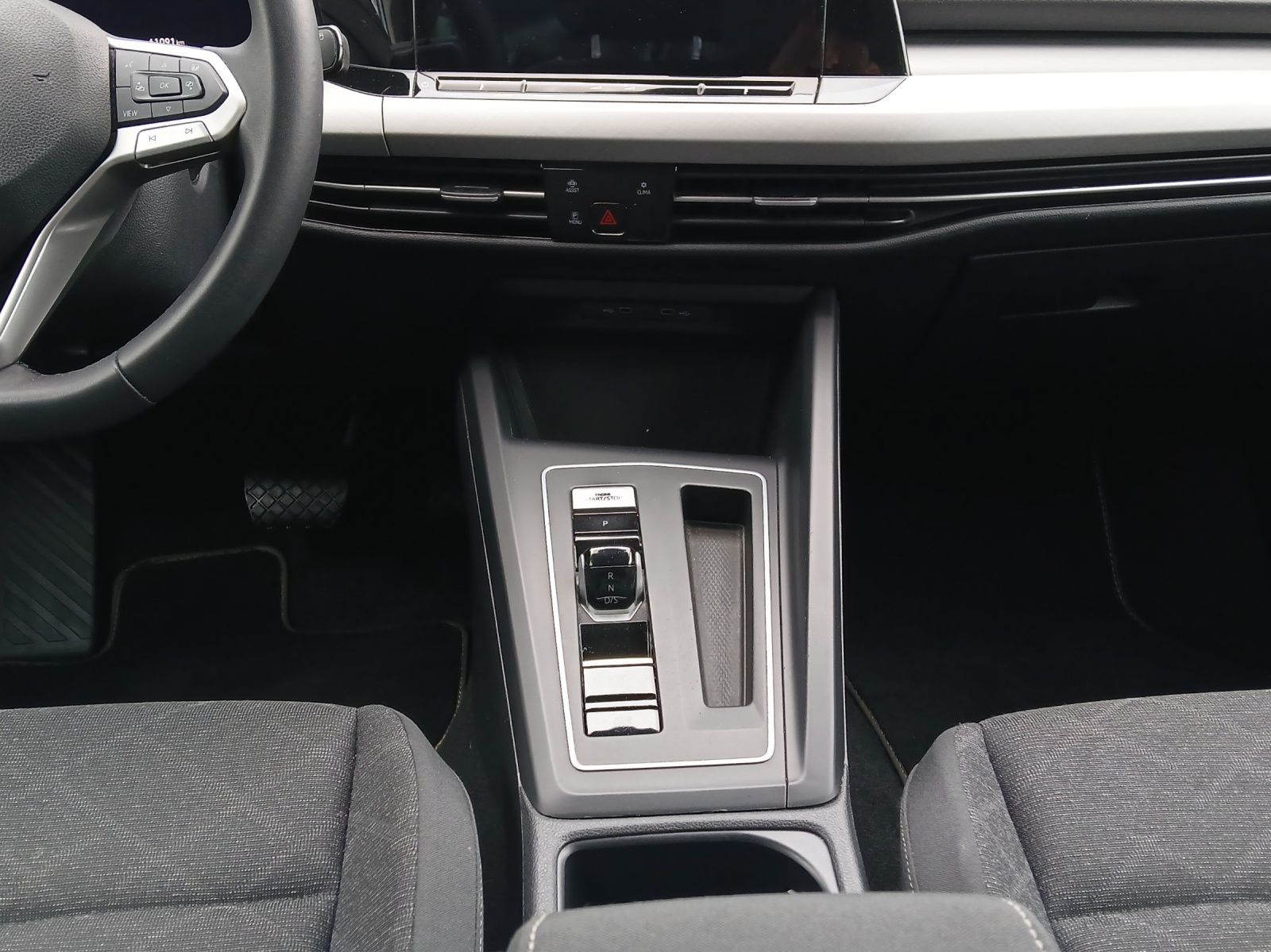 Fahrzeugabbildung Volkswagen Golf VIII Variant TDI Life DSG LED Navi AID ACC