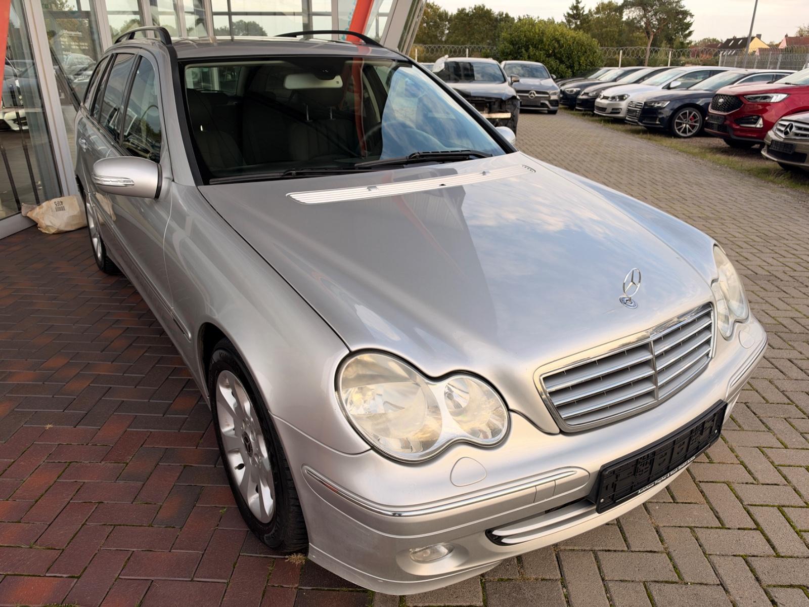 Mercedes-Benz C220 2005 — interior