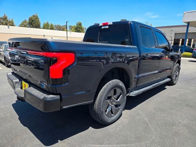 Ford F 150 Lightning Flash grosse Batterie im Vorlauf