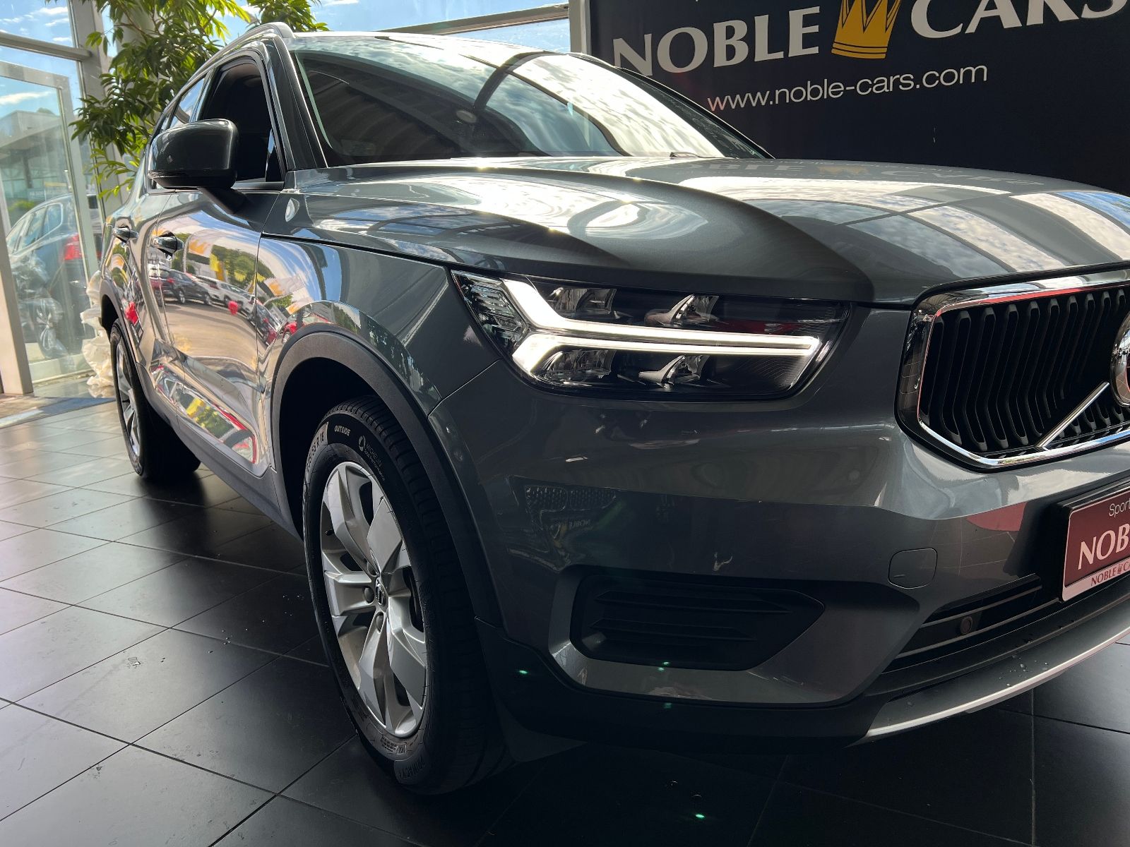 Fahrzeugabbildung Volvo XC40 Momentum H/K RFK LED