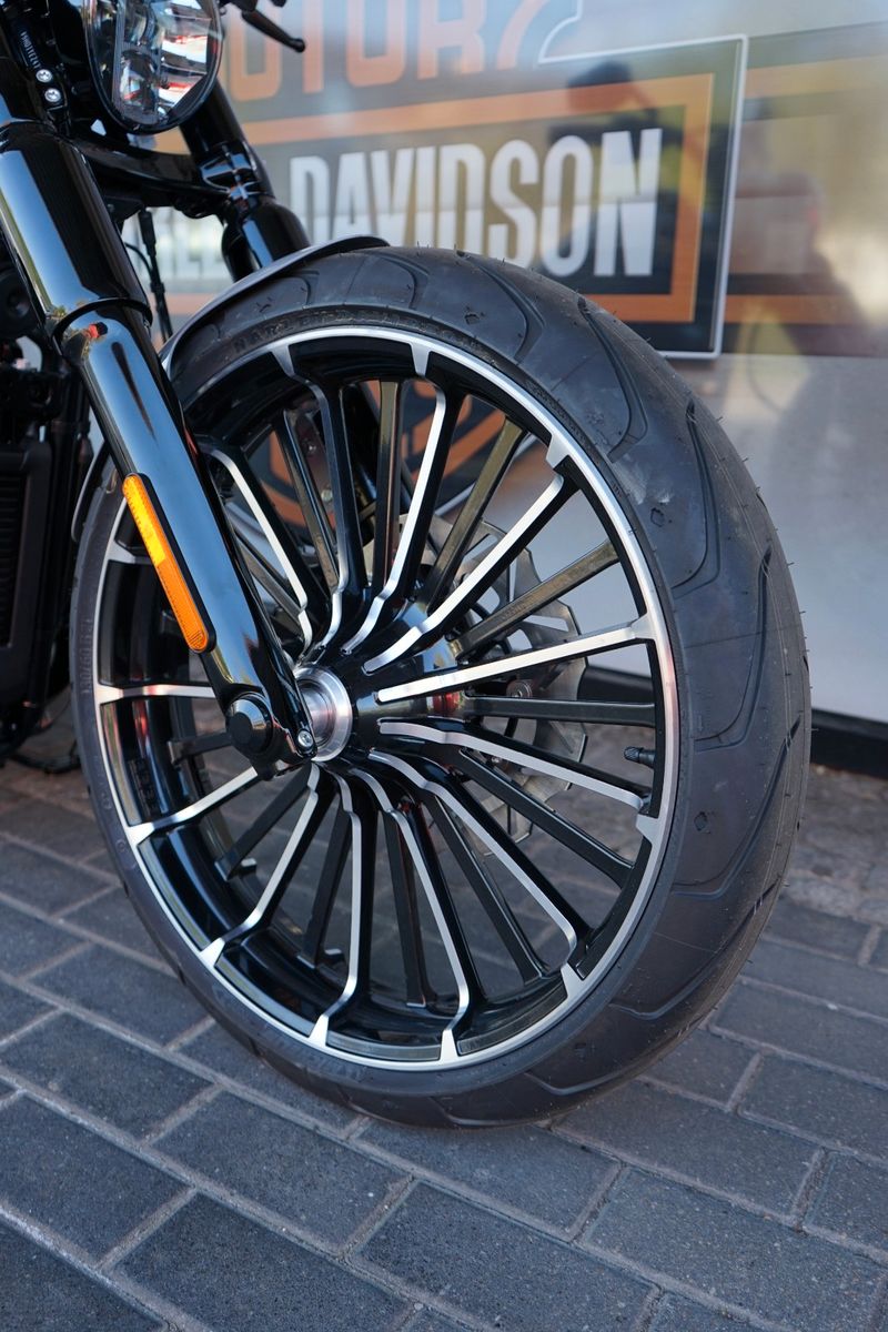 Fahrzeugabbildung Harley-Davidson Softail Breakout 117cui MY 2024 CUSTOMBIKE