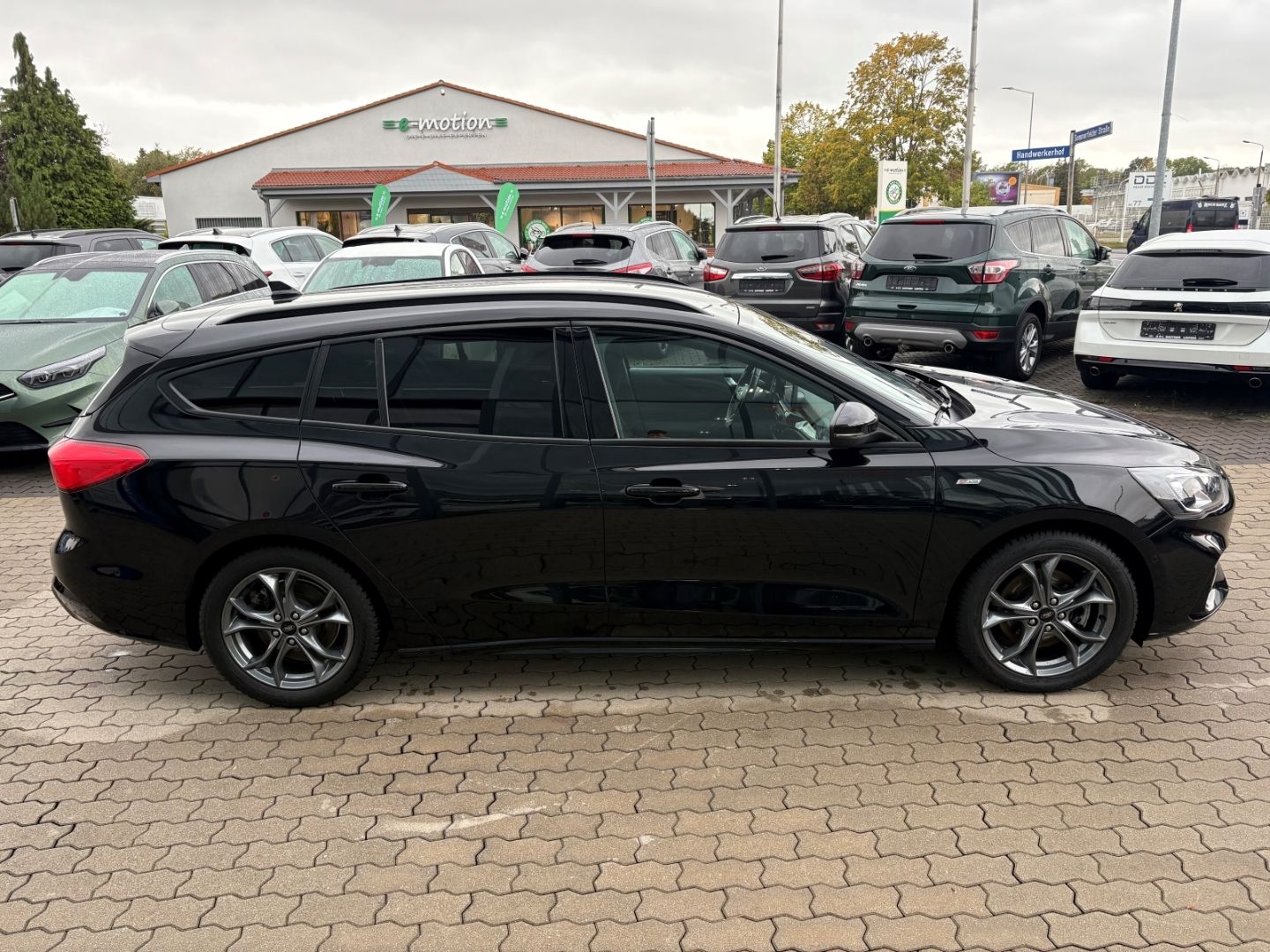 Fahrzeugabbildung Ford Focus Turnier ST-Line SpurhalteASS Kamera Navi