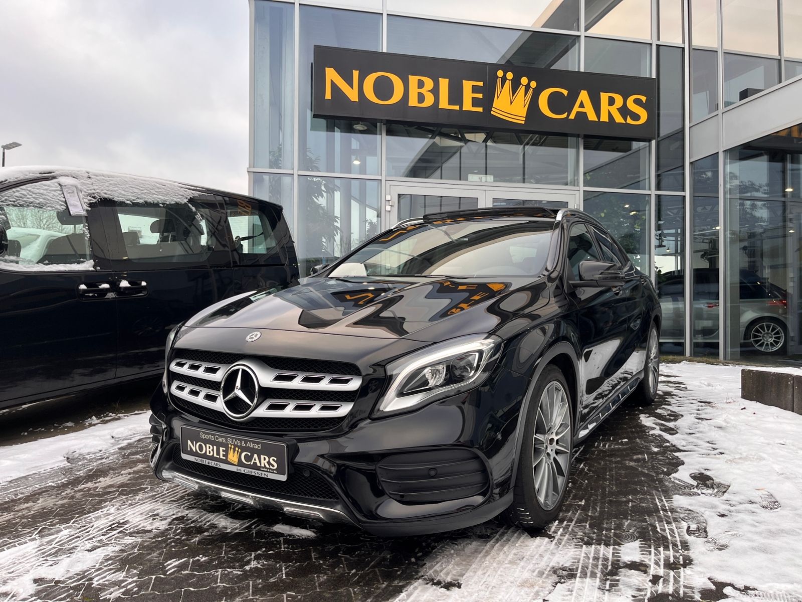 Fahrzeugabbildung Mercedes-Benz GLA 250 4Matic AMG Line AHK PANO RFK 19"