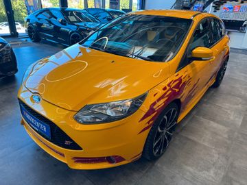 MYAUTOCENTER – Gebraucht- und Jahreswagen mit Werkstattservice in Pfaffenhofen Ford Focus *RECARO*SPORT*SitzHZ*2-ZONEN*TÜV 0127*