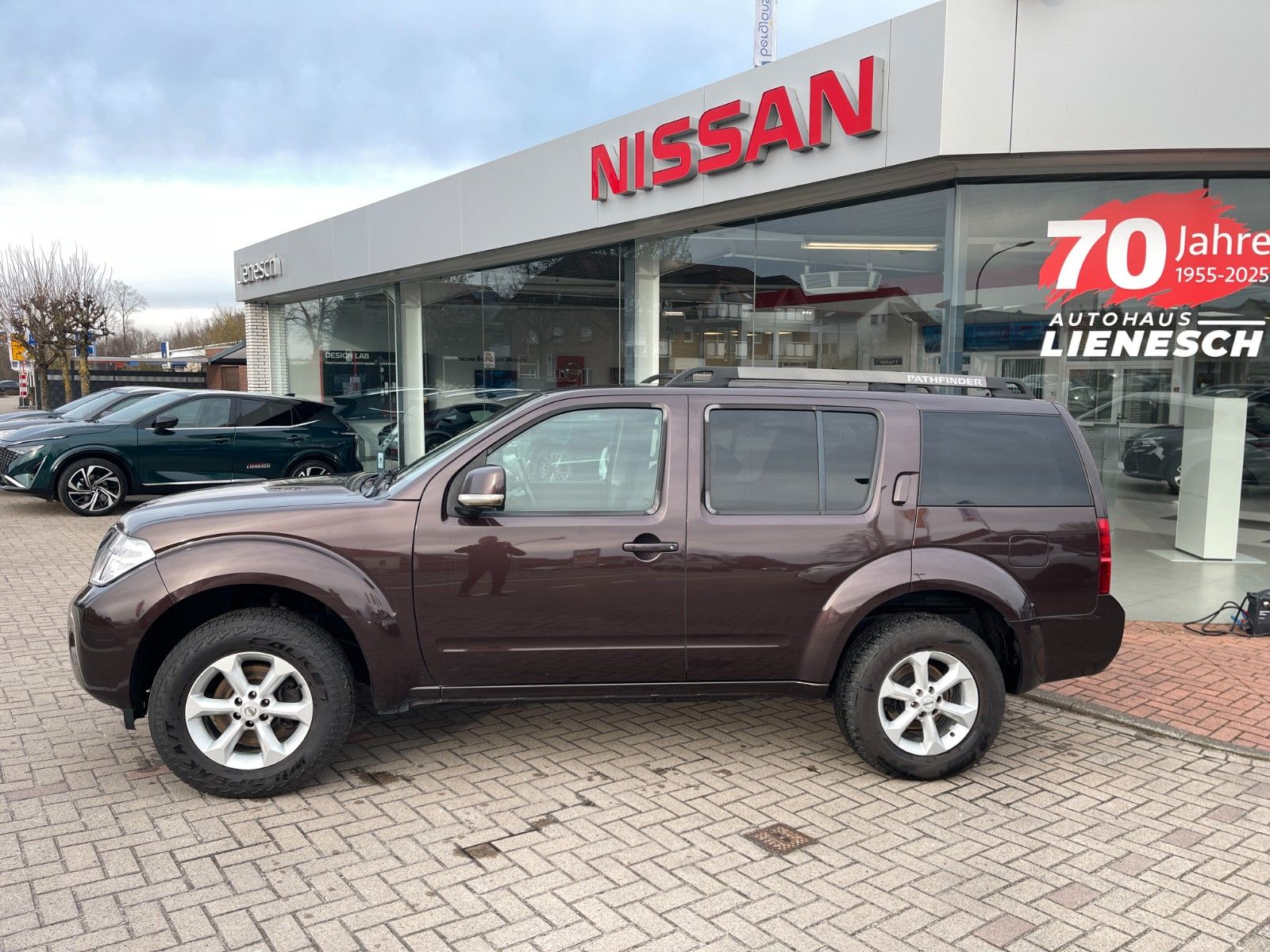 Fahrzeugabbildung Nissan Pathfinder 2.5 dCi SE