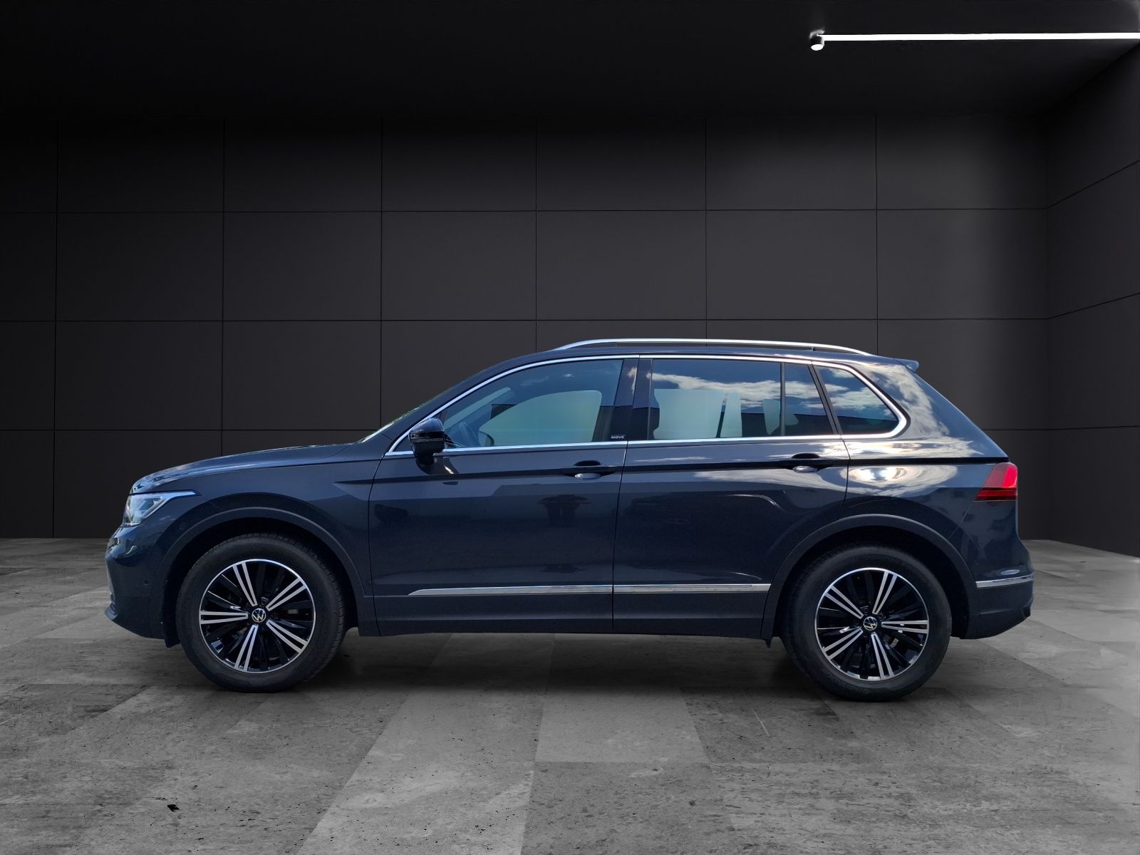 Fahrzeugabbildung Volkswagen Tiguan TDI Move DSG STH Matrix AHK Navi AID ACC