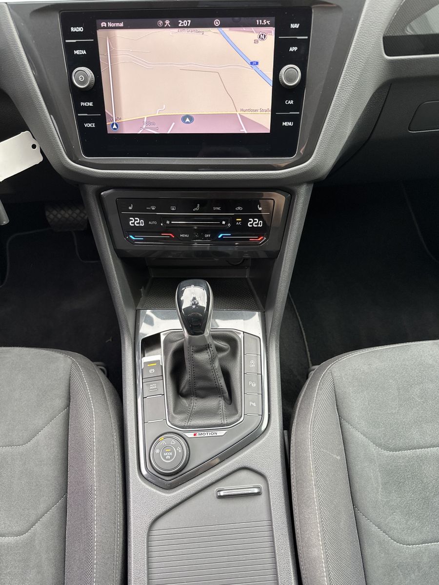 Fahrzeugabbildung Volkswagen Tiguan 2.0 TDI DSG Elegance 4Motion NAV+LED+19ZO