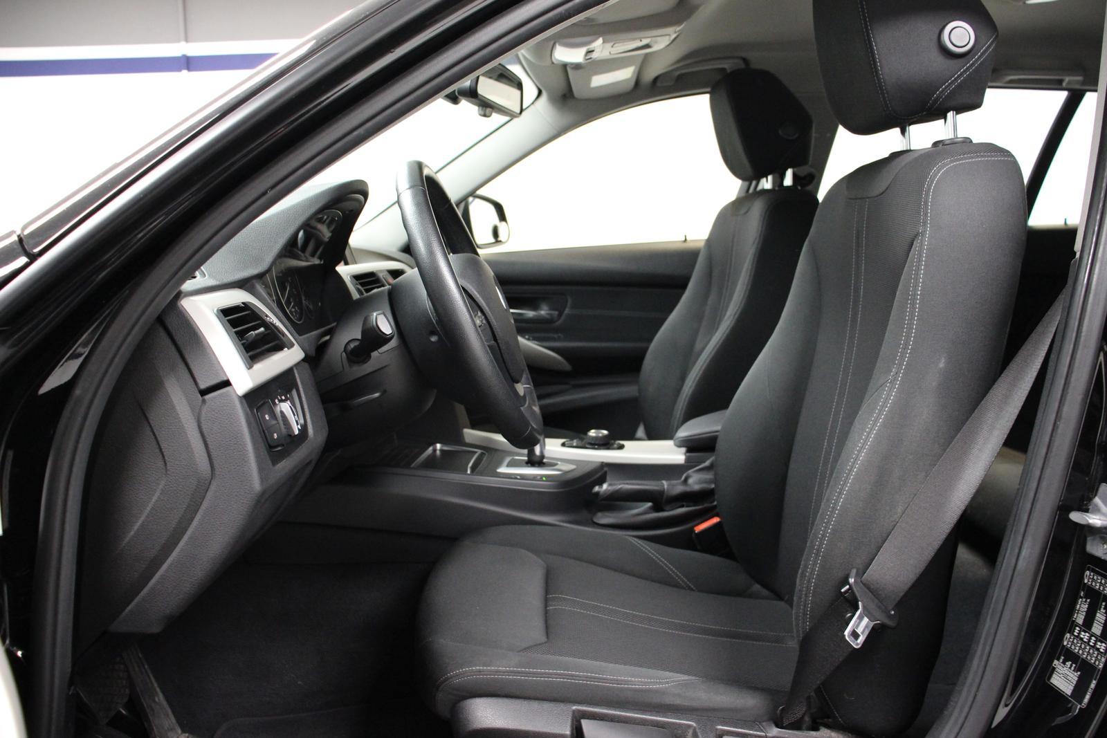 BMW 318i Touring Autom. *LED/KLIMA/EL.HECKKLAPP/PDC*