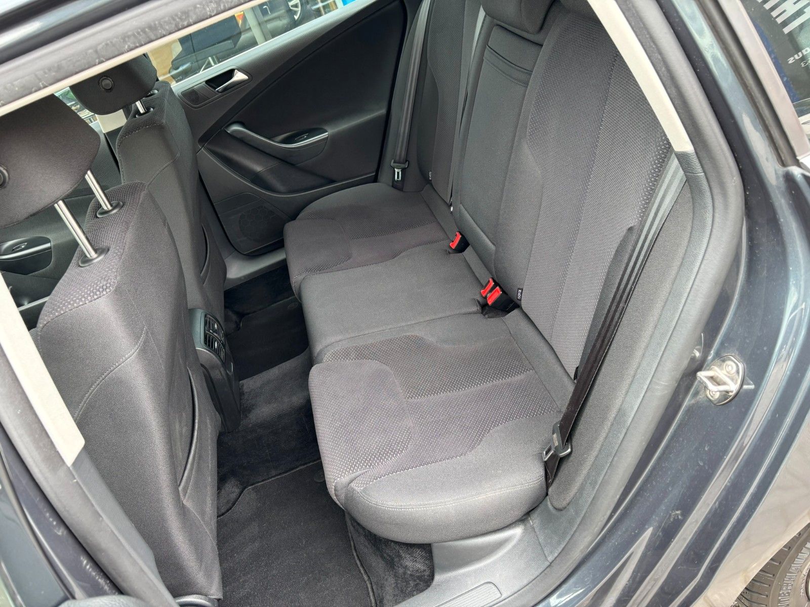 Fahrzeugabbildung Volkswagen Passat Var. 1.4TSI Comf. DSG AHK/TÜV 02-2028/NAV