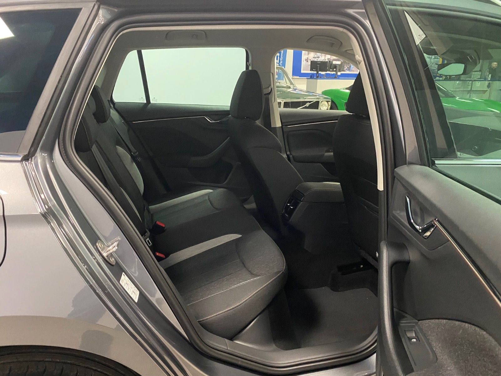 Fahrzeugabbildung SKODA Kamiq 1.0 TSI 85kW DSG Selection ACC+elek.Heck