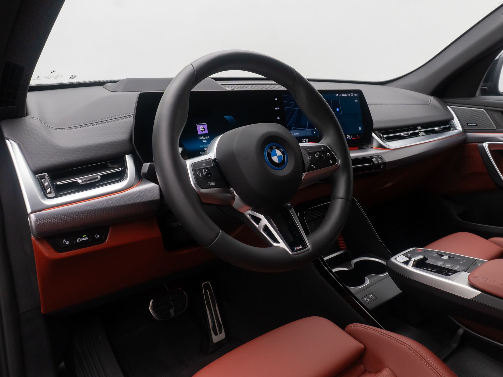 Fahrzeugabbildung BMW iX2 xD30 M Sport 360&deg;HUD DAB H/K Komfort AHK ACC
