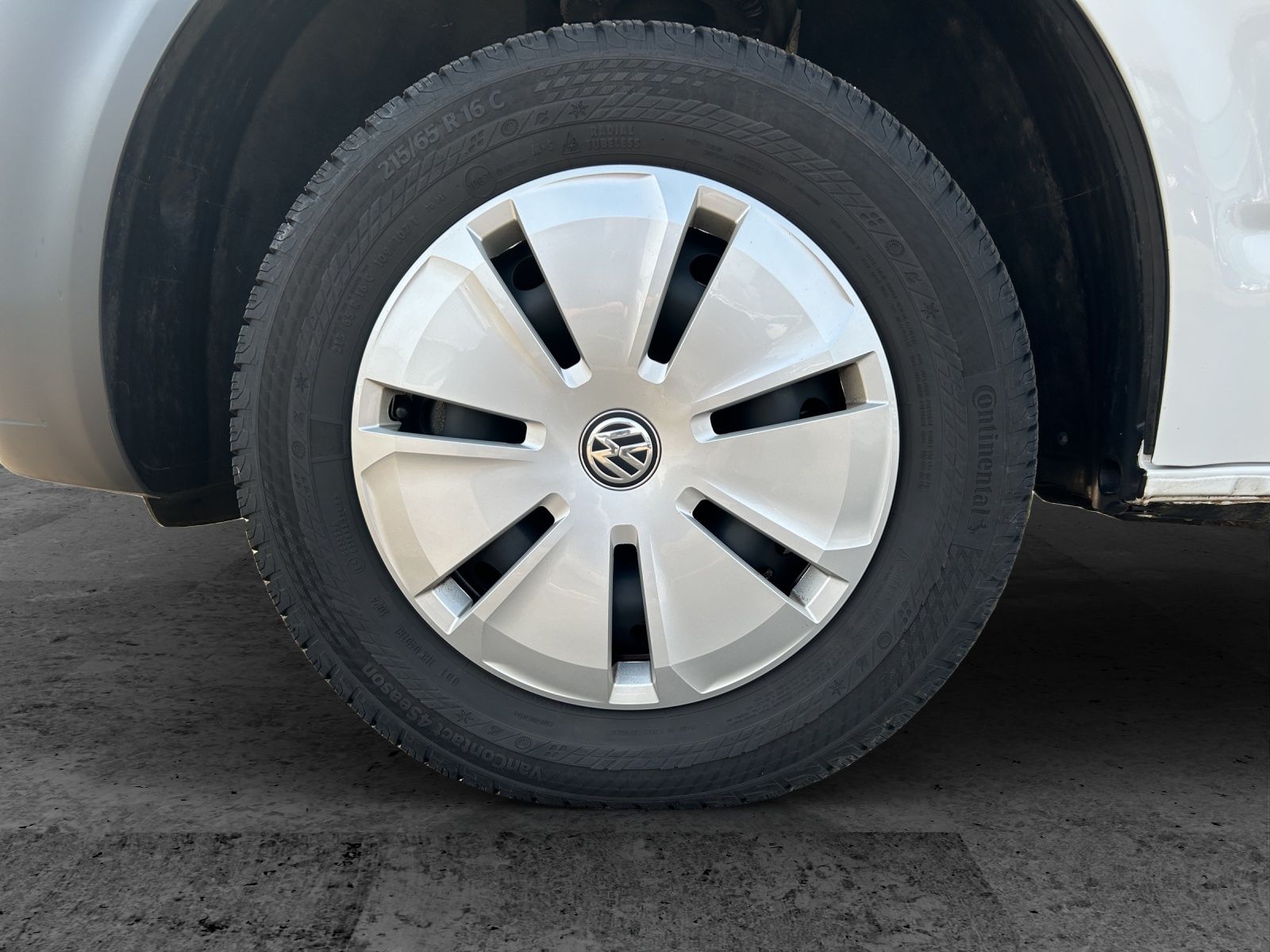 Fahrzeugabbildung Volkswagen T6 Kombi T6.1 TDI 9- Sitzer LED GRA PDK KLIMA VO