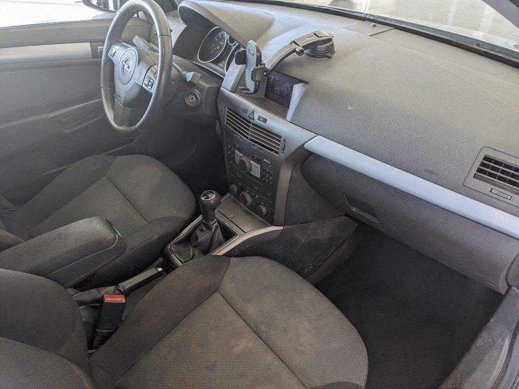 Opel Astra 2006 — photo 24