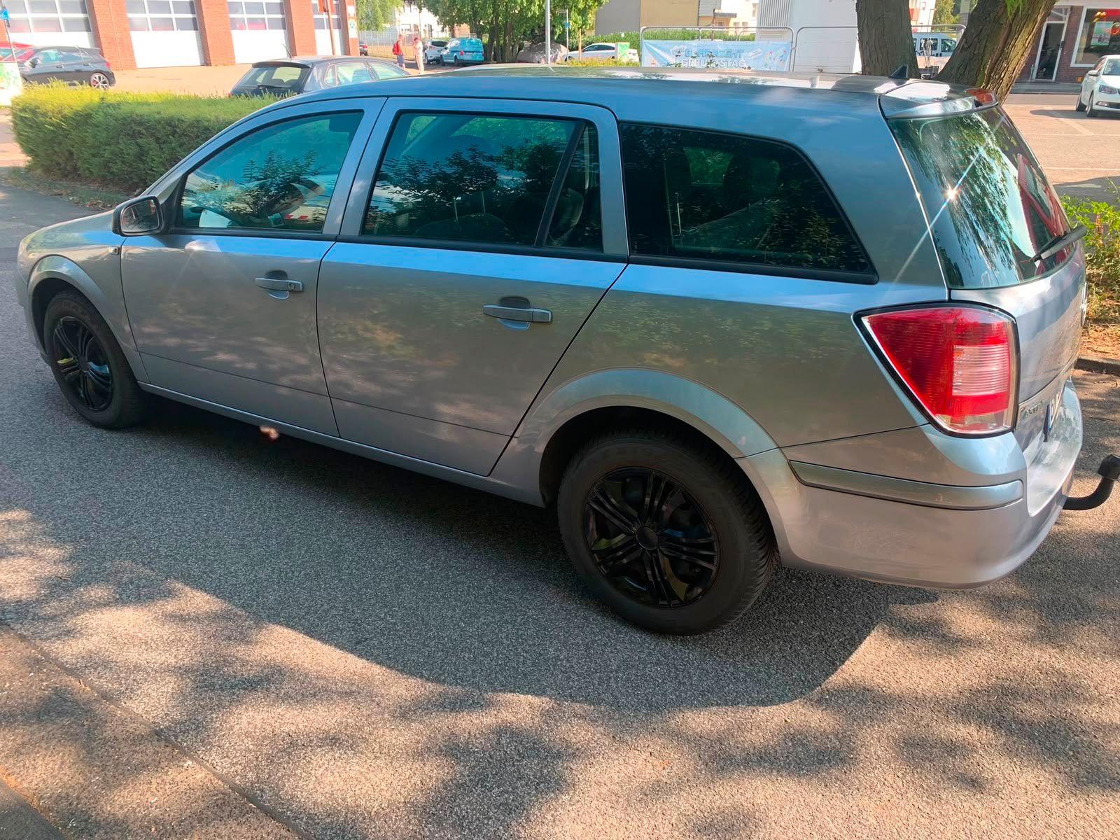 Opel Astra 2010 — photo 7