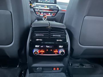 Fahrzeugabbildung BMW 540d xD M Sport Kamera H/K HUD DAB LiveCockptPro