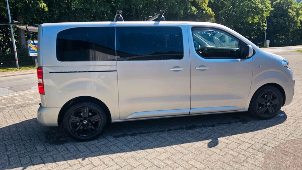 Image of Peugeot Traveller