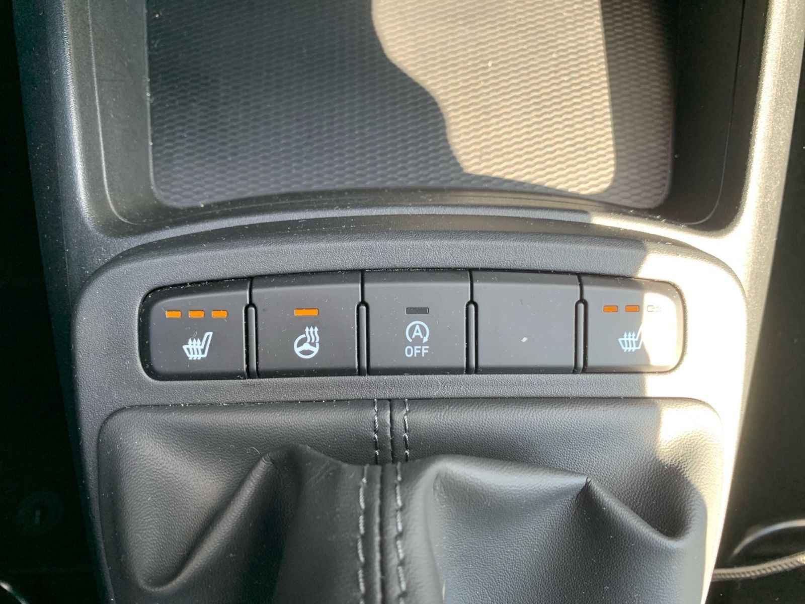 Fahrzeugabbildung Hyundai i10 1.0 Edition 30 1 Hand Allwetter