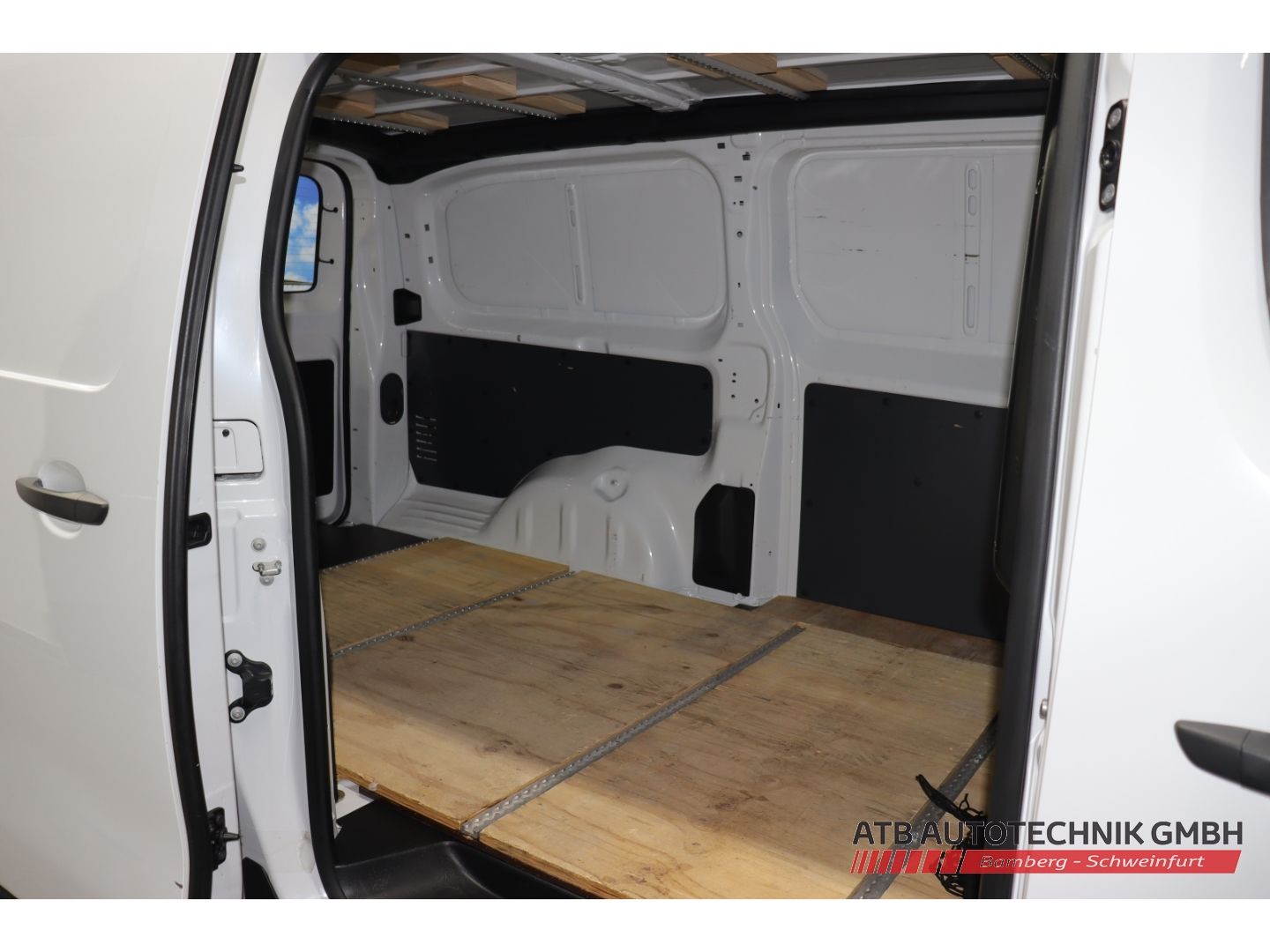 Fahrzeugabbildung Toyota Proace L2 2.0l Kasten Comfort + Navi + AHK