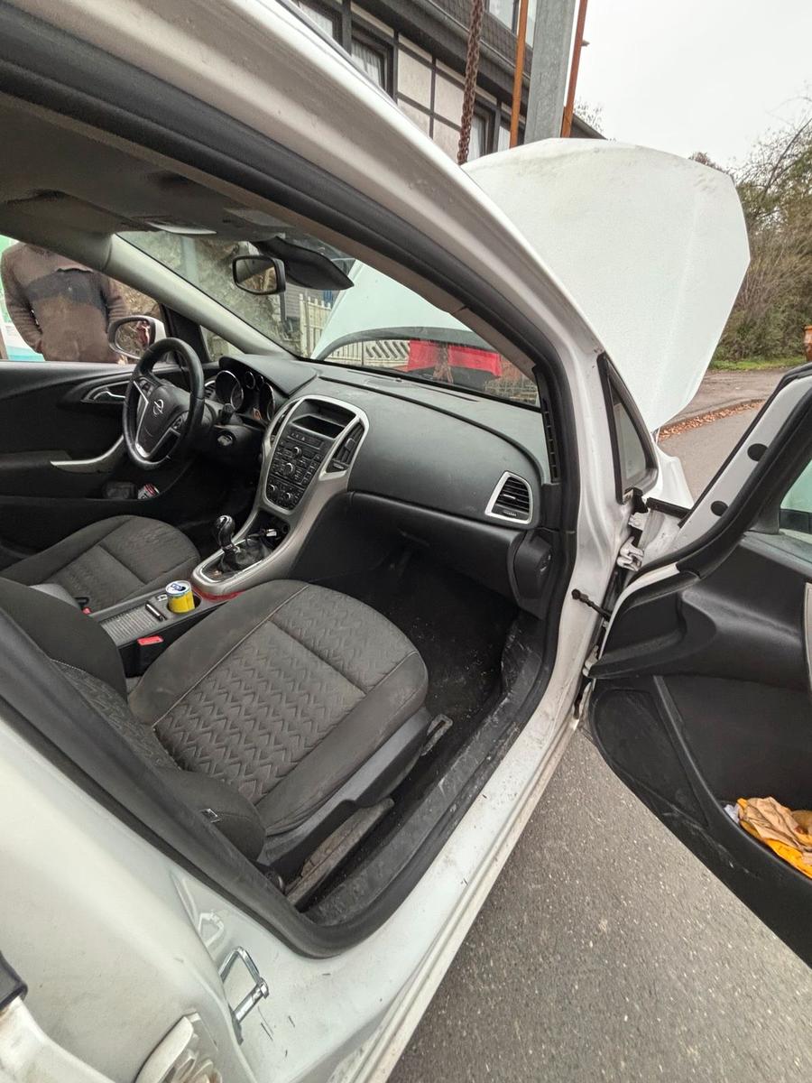 Opel Astra 2013 — photo 5