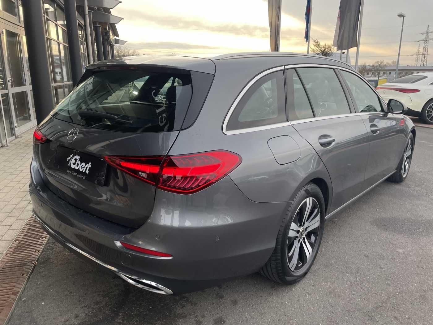 Fahrzeugabbildung Mercedes-Benz C 180 T 9G AVANTGARDE+R-Kamera +PANO+SHZ+SPIEGEL