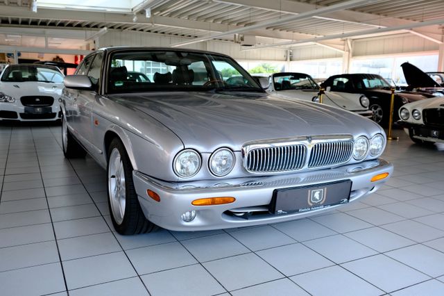 Jaguar XJ8 3.2 V8