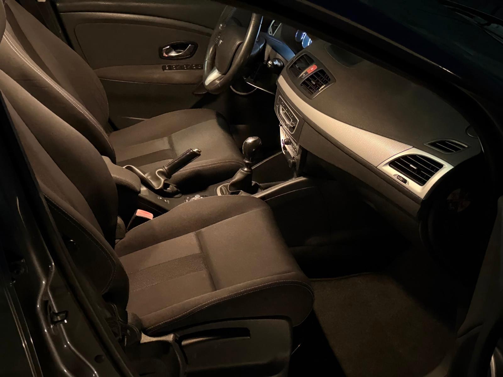 Renault Megane 2011 — photo 32