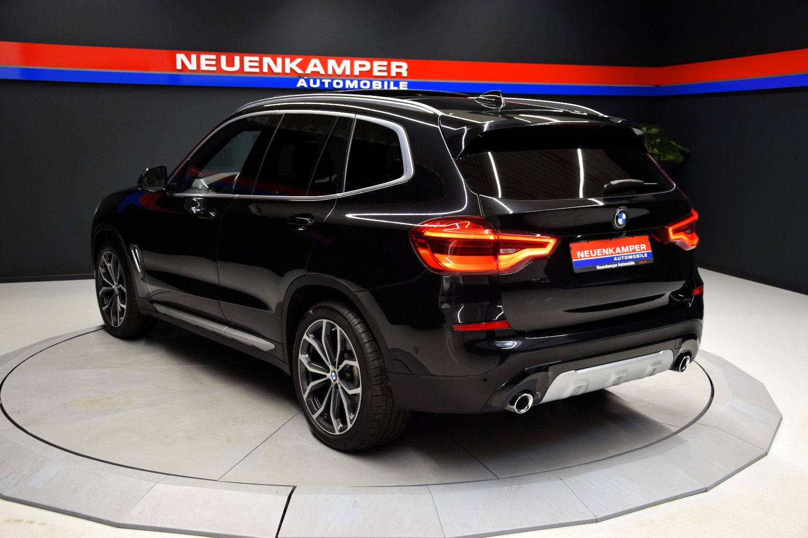 Fahrzeugabbildung BMW X3 xDrive 20 d xLine HuD Pano Memory h/k ACC