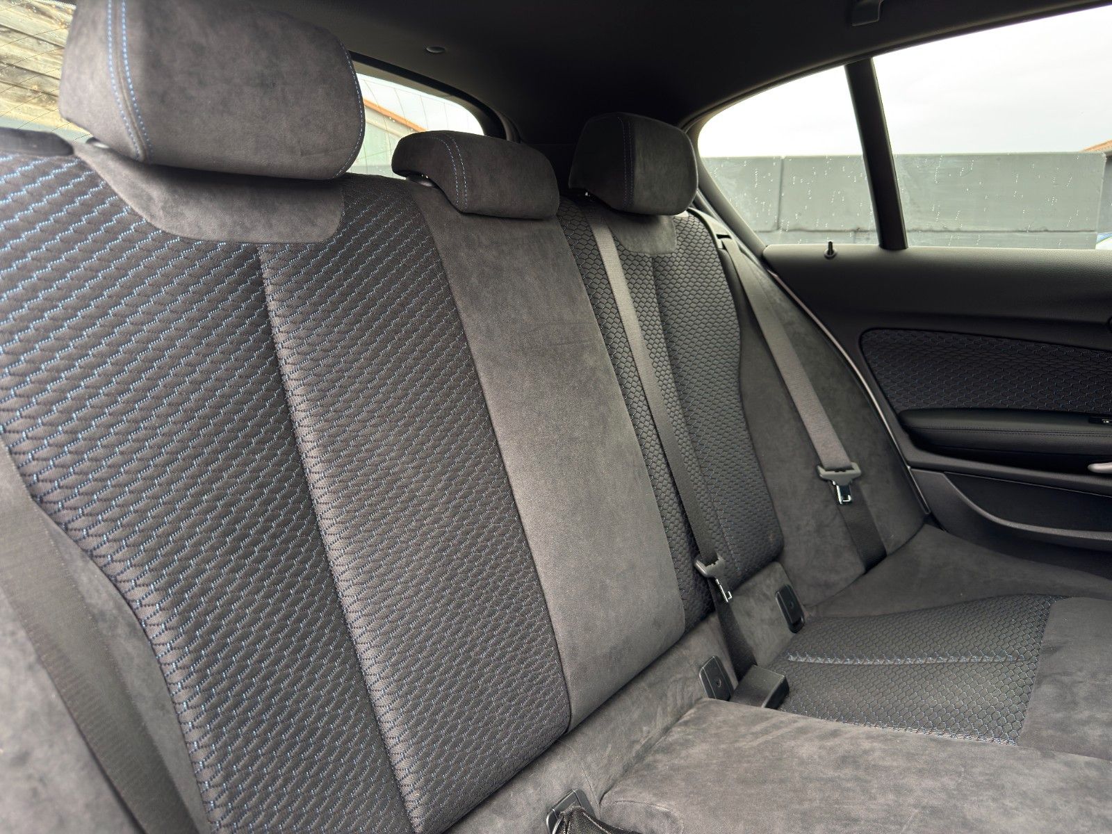 Fahrzeugabbildung BMW M140i Aero REMUS HIFI PDC KZG Keyless Alcantara