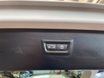 BMW 530 d xDrive *VOLLLEDER*NAVI*AHK*4-ZONEN KLIMA*