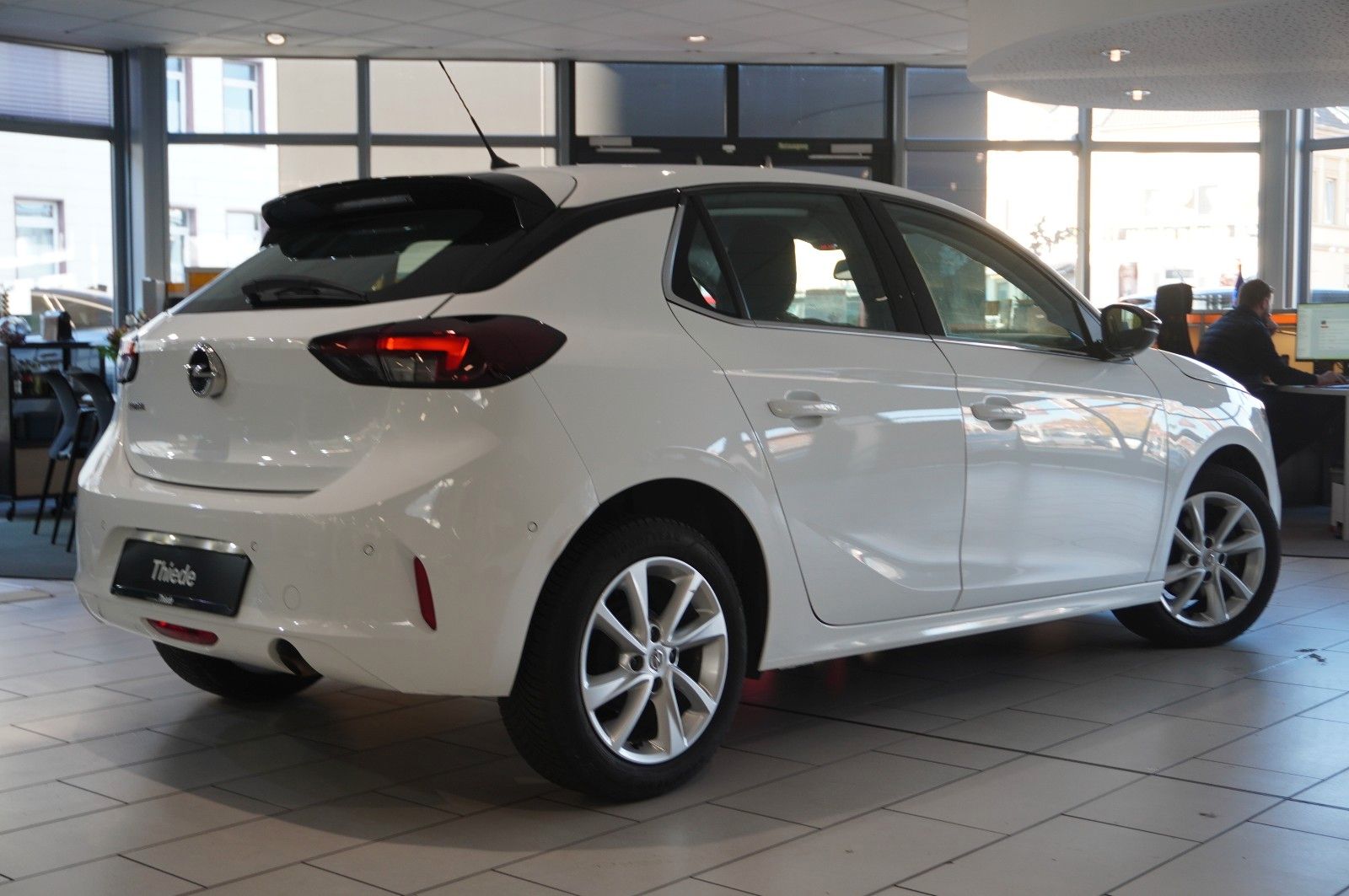 Fahrzeugabbildung Opel Corsa F 1.2 ELEGANCE NAVI/LED/SPORT/SH//VIRT/DAB