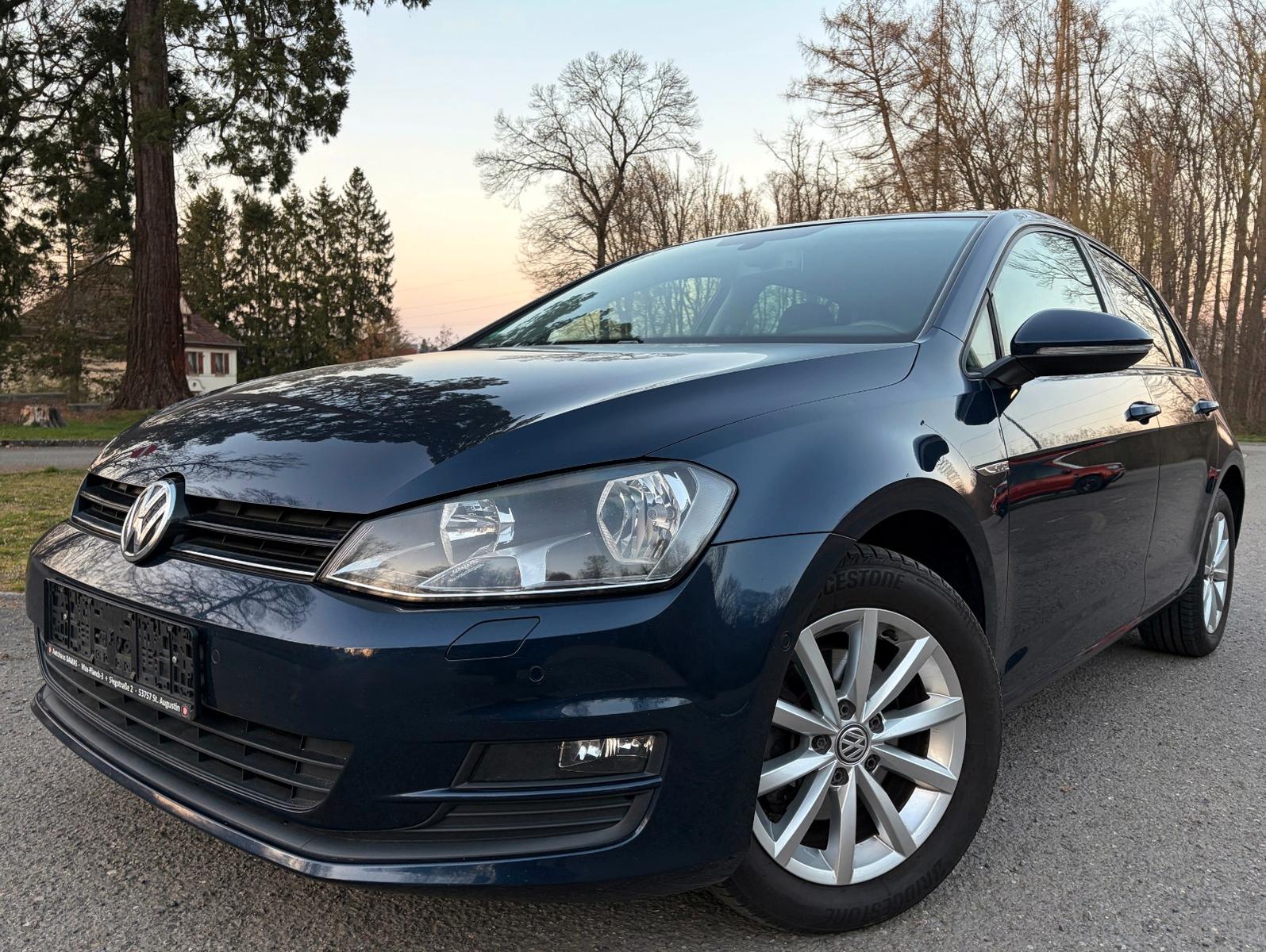 Volkswagen Golf TDI Cup Navi SHZ PDC-360° Klimaaut. AHK TOP