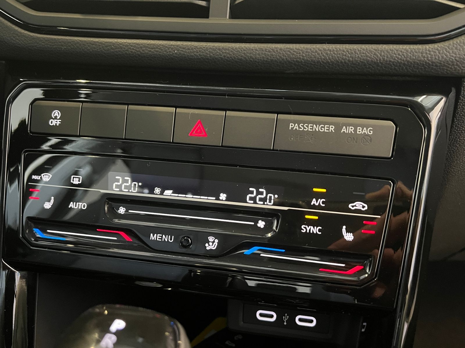 Fahrzeugabbildung Volkswagen T-Cross Life 1.0 TSI DSG *LED, App-Connect, 17"-