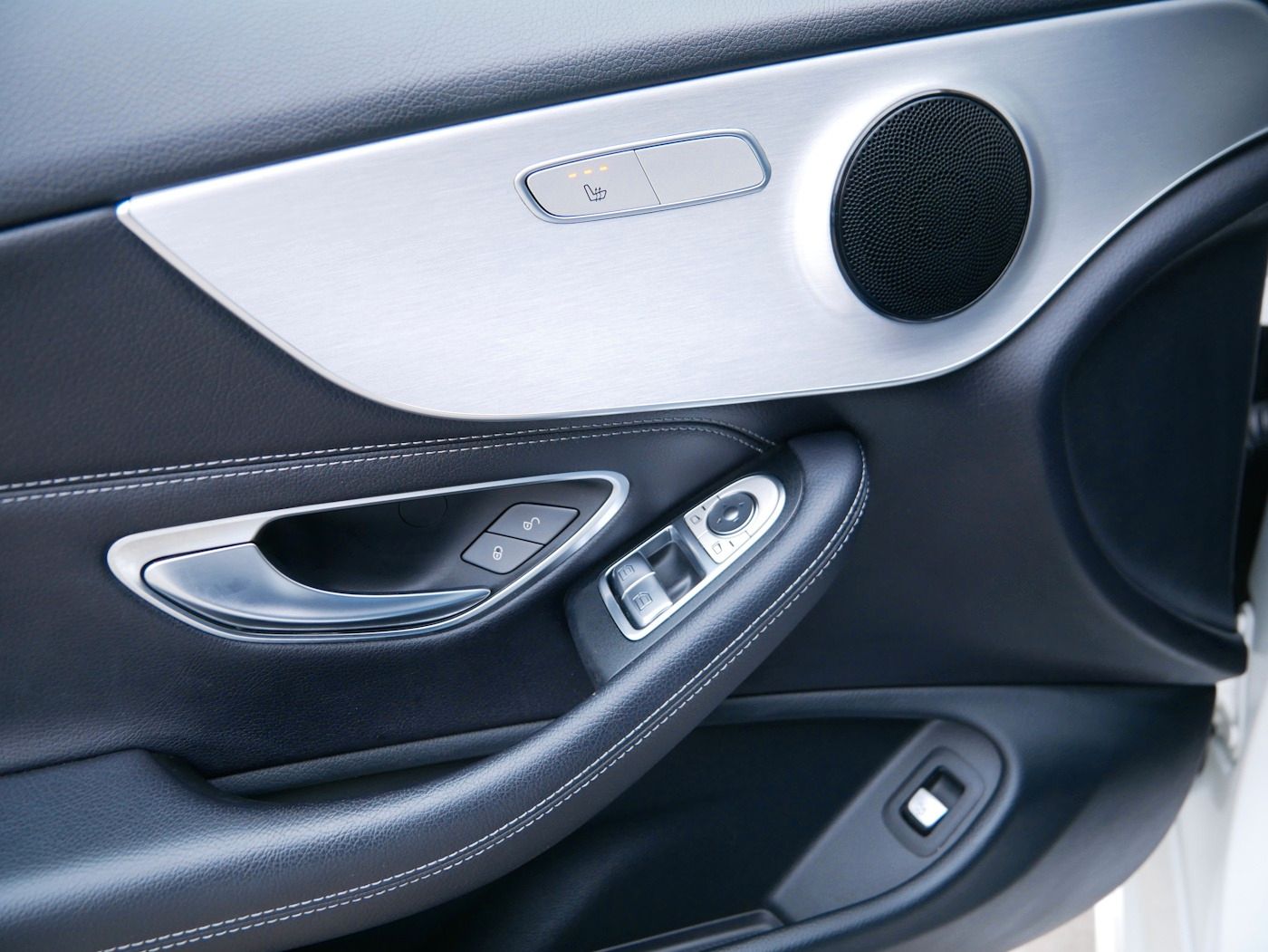 Fahrzeugabbildung Mercedes-Benz C 250 Coupé AMG NIGHT Aut. LED SHZ NAVI PDC ALU