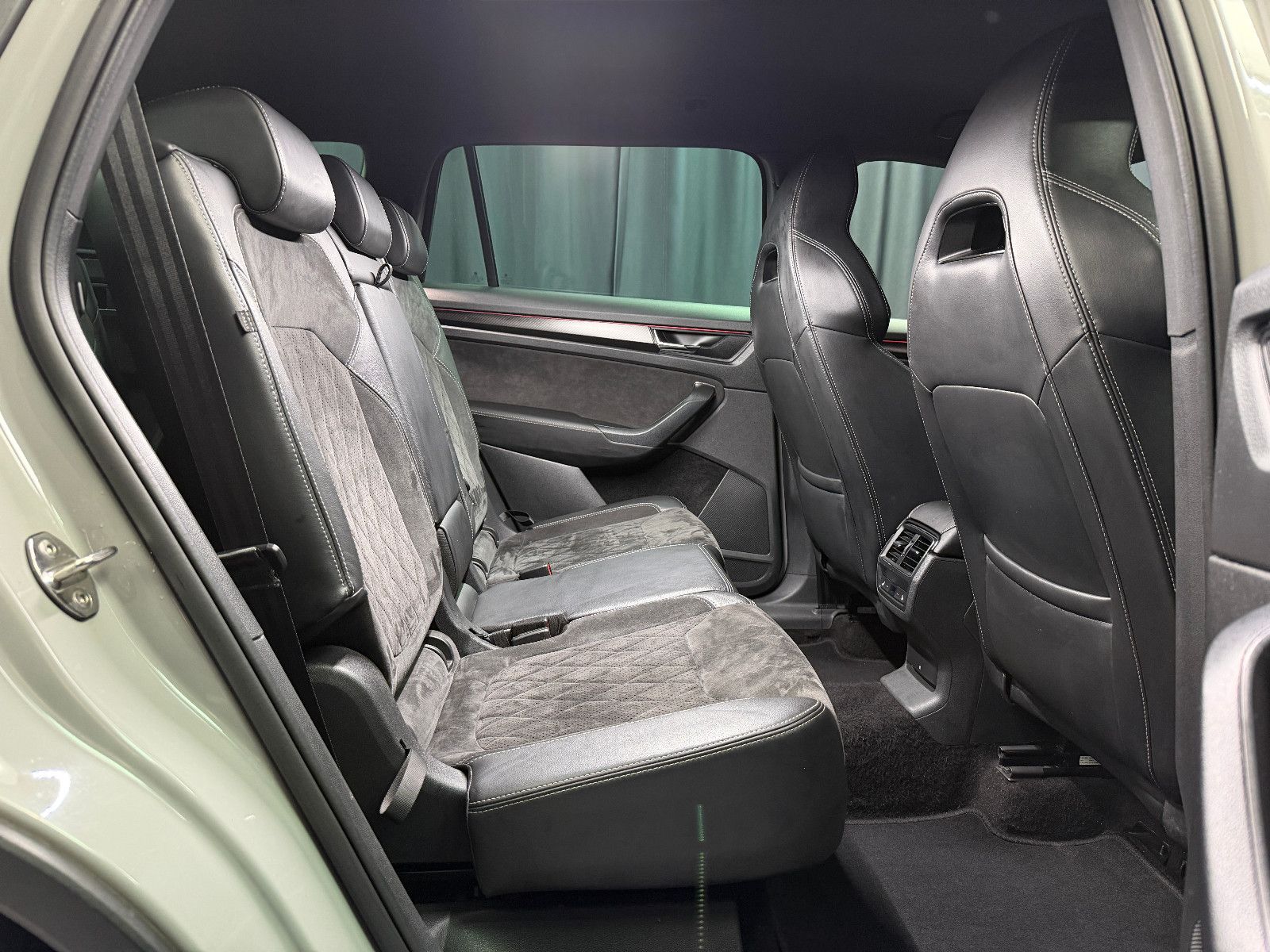 Fahrzeugabbildung SKODA Kodiaq Sportline 4x4 |7-SITZER|AHK|CANTON|NARDO