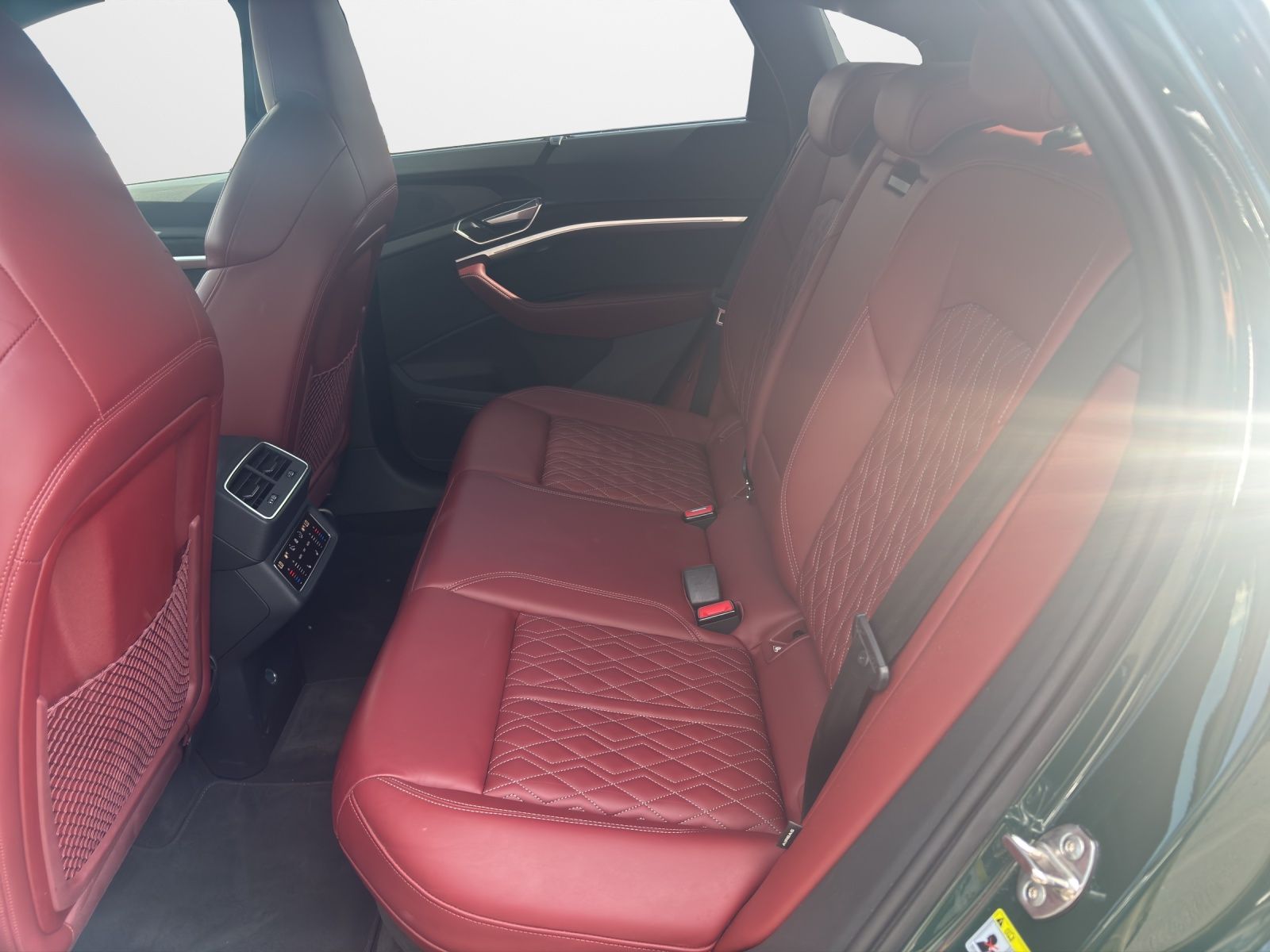 Audi e-tron Sportback S quattro HeadUp Panodach AHK foto 11