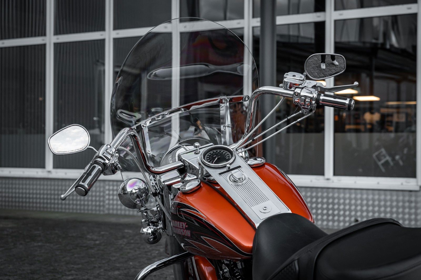 Fahrzeugabbildung Harley-Davidson FLHRC Road King Classic - BLACK BEAR - SELTEN